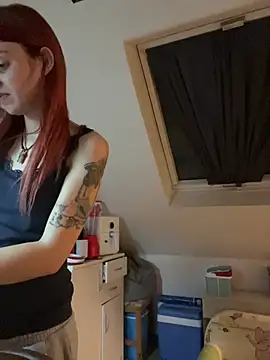LeylaSquirtyBirty live cam on StripChat