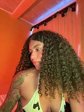 Morenayaa live cam on StripChat