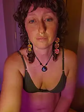mossy_kiss live cam on StripChat