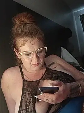 nakedgarbageperson (F milf) - Cross street 1nip out