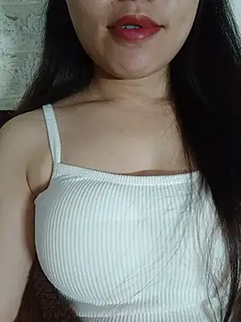 Cherry-squirtt live cam on StripChat