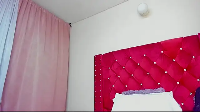 Ashley-Krytel live cam on StripChat