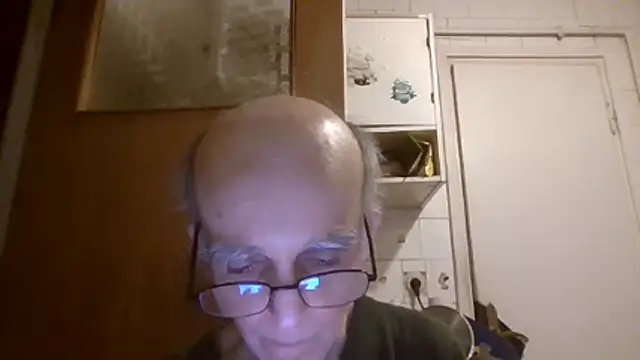 mariusica1@xh live cam on StripChat