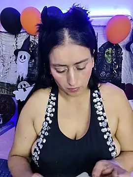vaiolet_triana live cam on StripChat