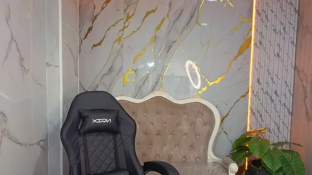 Hadda_crazy_b live cam on StripChat
