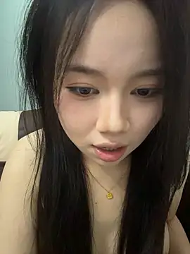 QiQi-2001 live cam on StripChat