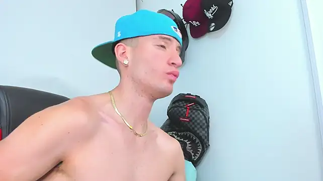 hunterheat__ live cam on StripChat