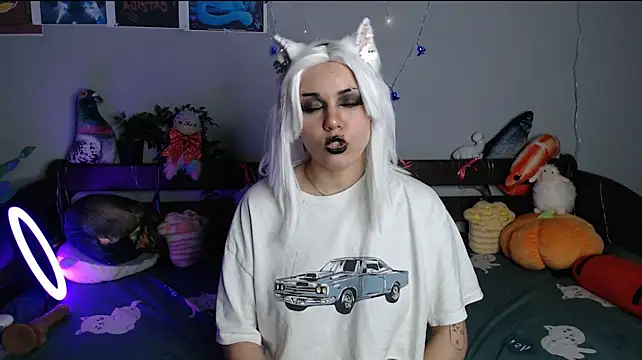 kotik_meow live cam on StripChat