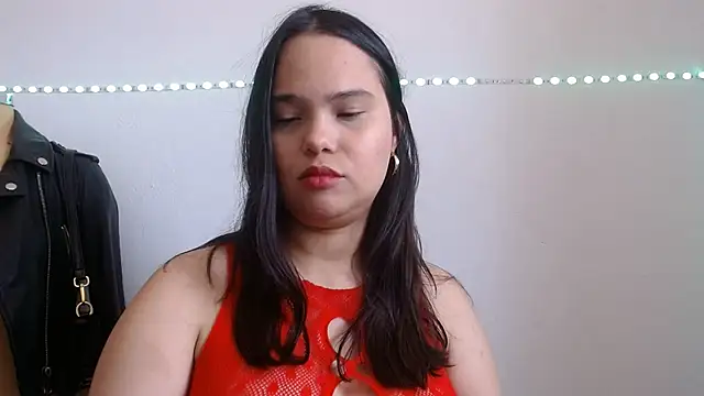 nicolle_jenifer live cam on StripChat