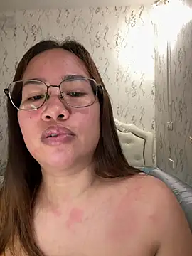 Ponthip live cam on StripChat