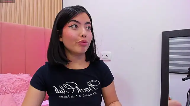 Abril_adams_