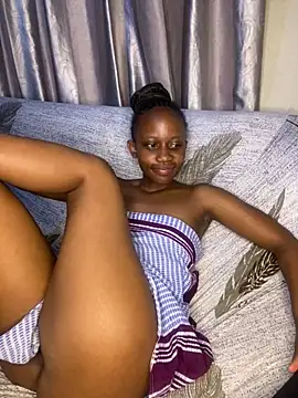 curvypetite1 live cam on StripChat