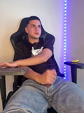 Liam_Mateo live cam on StripChat