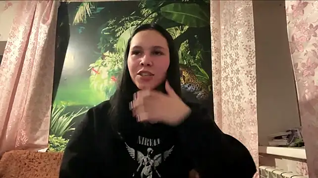 EmmaShyline live cam on StripChat