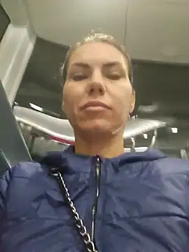 FeliciaKrige live cam on StripChat