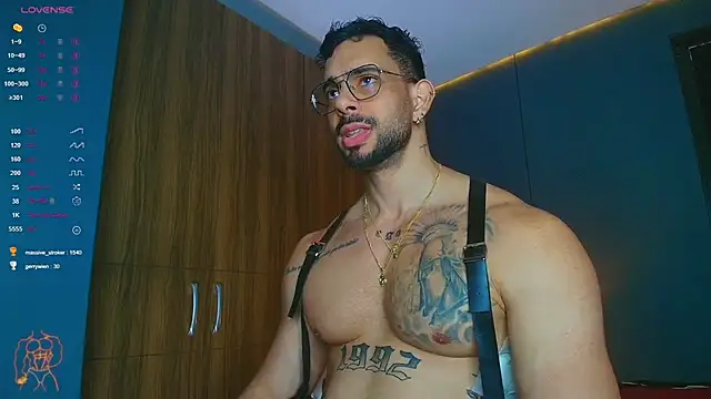 massimo_visconti live cam on StripChat