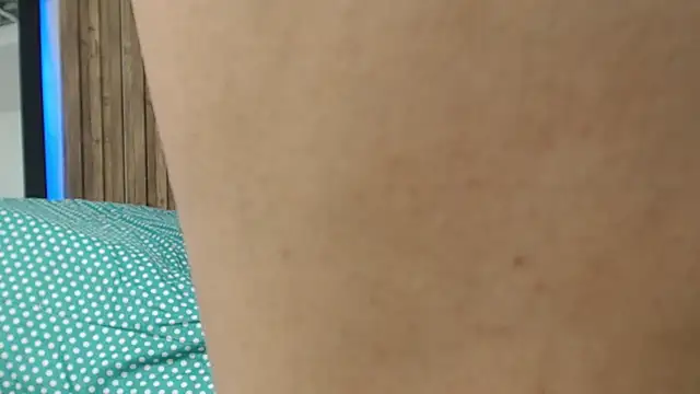 rossyvalbuena live cam on StripChat