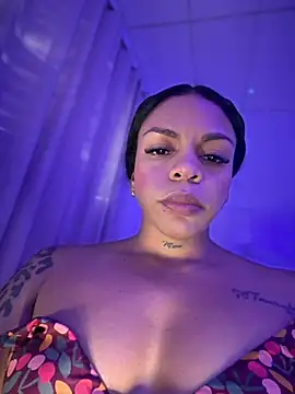 Charly_ live cam on StripChat
