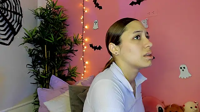 TANIA_06 live cam on StripChat