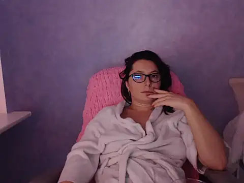 LuckyLisa23 live cam on StripChat