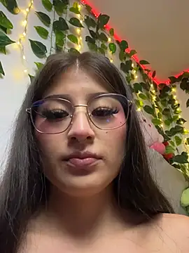 Neftis_lyria live cam on StripChat