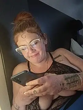 nakedgarbageperson live cam on StripChat