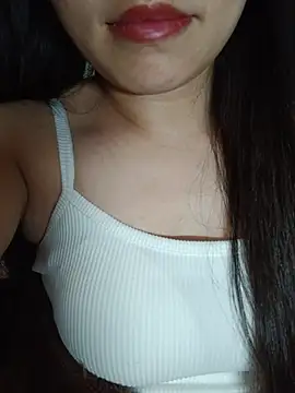 Cherry-squirtt live cam on StripChat