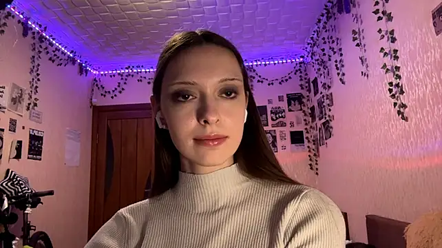 LoretaRosek live cam on StripChat