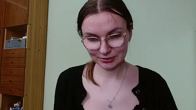LooveELLYx live cam on StripChat