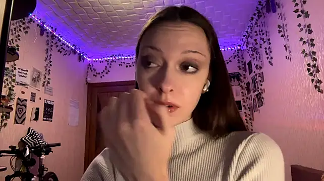 LoretaRosek live cam on StripChat