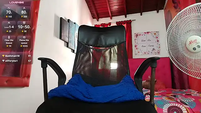 kiaraluxe_ live cam on StripChat