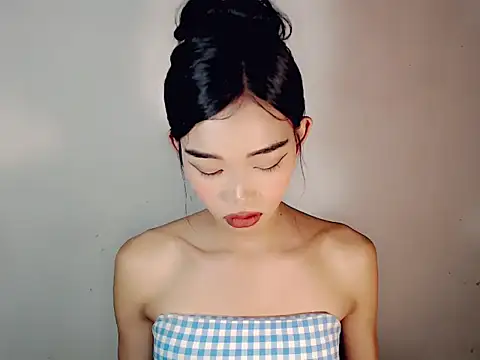 Model: holyakiesha