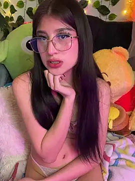 Neftis_lyria live cam on StripChat