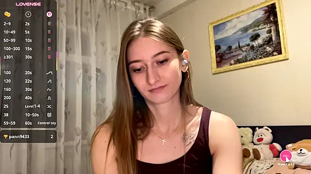 KiraLuxe1 live cam on StripChat