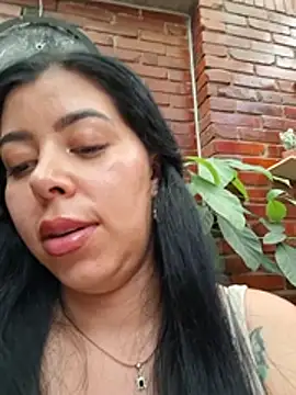 Luianna live cam on StripChat