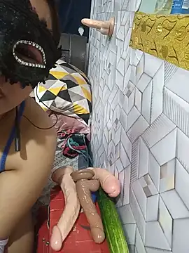 tina8th live cam on StripChat