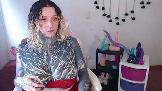 SLOPPYTITSS live cam on StripChat