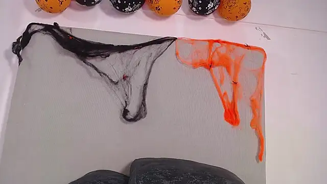 queen_adhara (F young) - pop balloons
