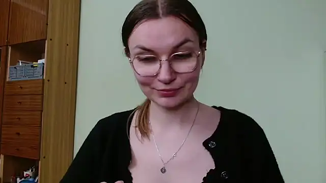 LooveELLYx live cam on StripChat