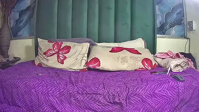 catladyxx23 live cam on StripChat