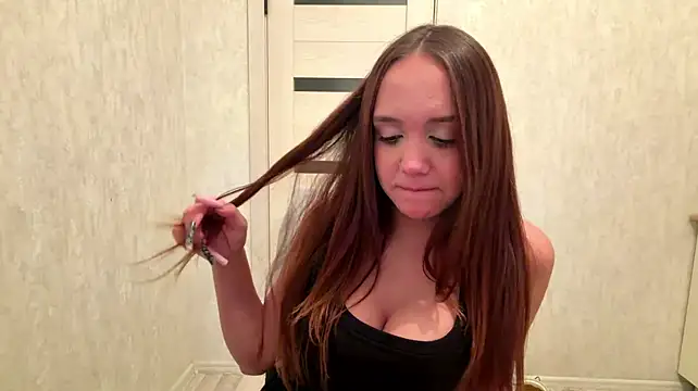 NadeneGutches live cam on StripChat