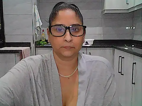 Indiankushy live cam on StripChat
