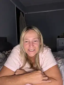 Blondnboujee53
