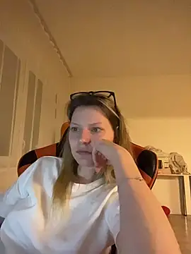 MaryHiggins live sex cam