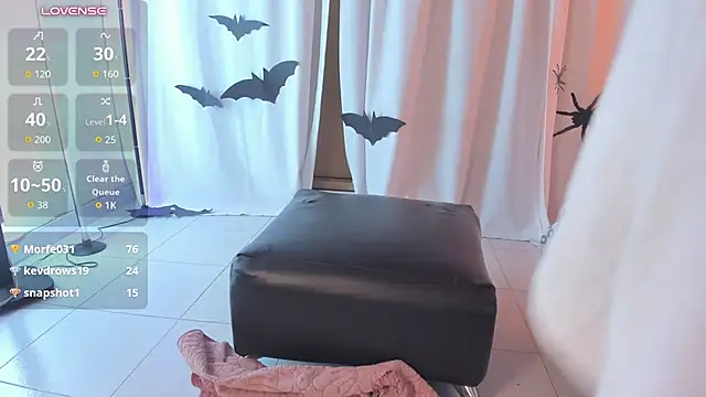 NikollSalas live cam on StripChat
