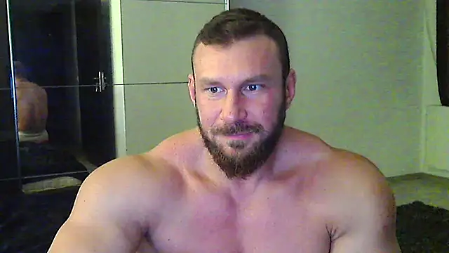 muscularkevin live cam on StripChat