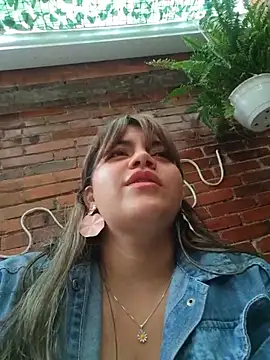 ivy_enjoy (F young) - Olive OiFriend oil my tits in public