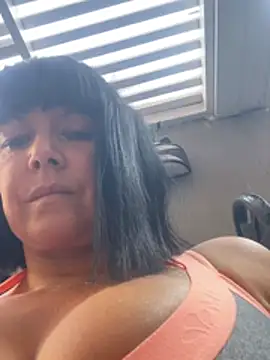Milf_Mayra live cam on StripChat