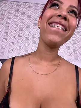 Vivian_Ellery live cam on StripChat