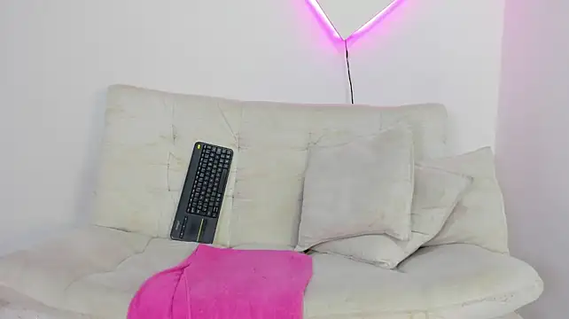ArohomLester_ live cam on StripChat